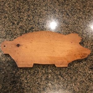 Genuine Folk Art pig cutting board/kitchen decor. 1800’s/1900’s